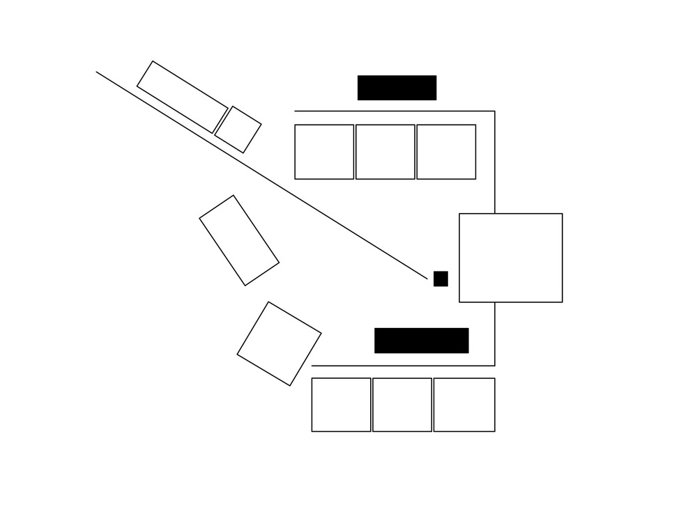 allenarchitettura - SCUOLA MEDIA A BAGNATICA Volumi di diverse dimensioni si aggregano intorno a spazi aperti / piazze con un disegno di inclusione / esclusione che risulta da una sorta di processo di selezione naturale. Un disegno che valorizza il fondale del paesaggio naturale della collina coltivata visto in modo selettivo e per parti, che restituisce equilibrio e valore poetico al luogo con una trama che evidenzia una sequenza di livelli, luoghi e aperture diverse tra i volumi determinando il variare degli scorci e delle esperienze di luce durante il giorno. Un disegno che lavora per differenze, valorizzando gli edifici esistenti e le loro caratteristiche e non penalizzandoli come se fossero estranei. Una scuola vegetale alimentata dal sole e dalla terra.