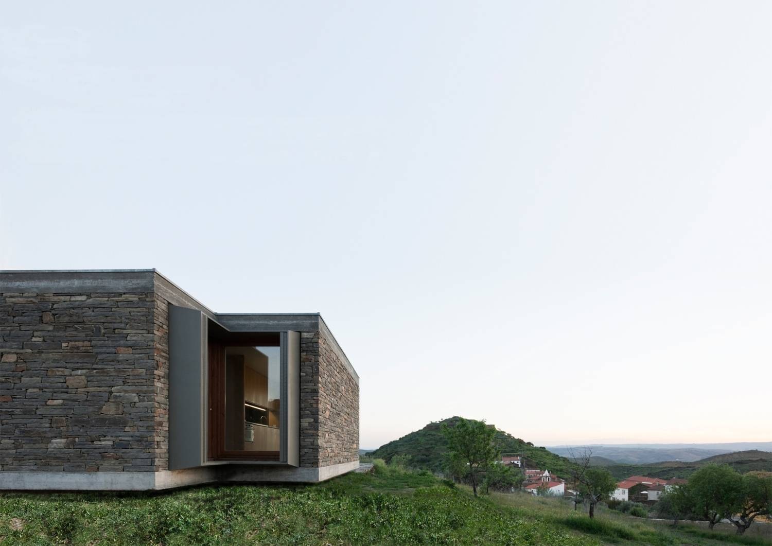 CORREIA/RAGAZZI ARQUITECTOS - CLICK FOR IMAGE CREDITS