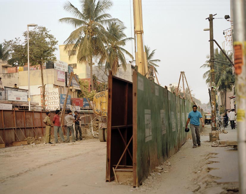 Fotografin Hamburg Reportage Portrait Reise Editorial Corporate Werbung Photography - Public transit construction site in Bangalore