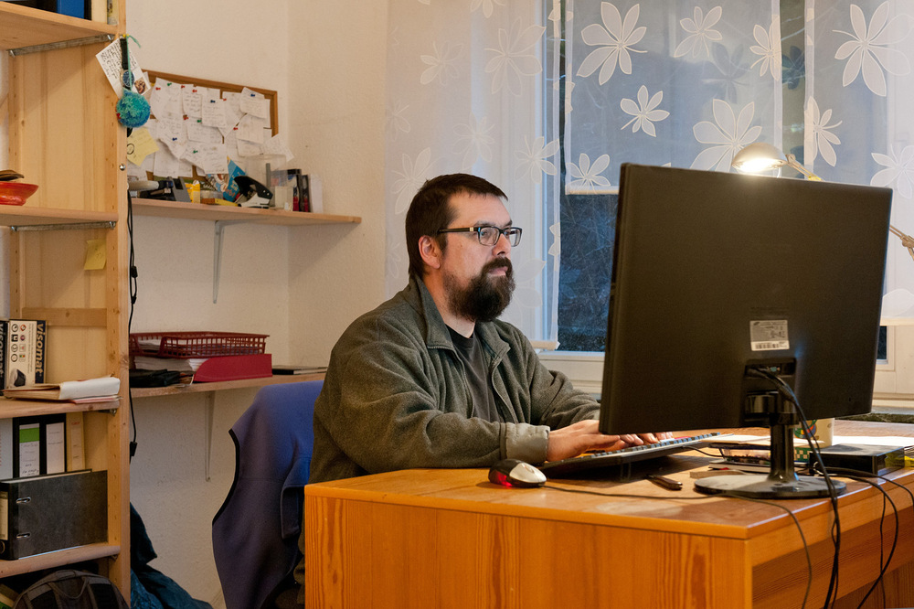 Fotografin Hamburg Reportage Portrait Reise Editorial Corporate Werbung Photography - Martin Kreuels home office, his wife died here six years ago