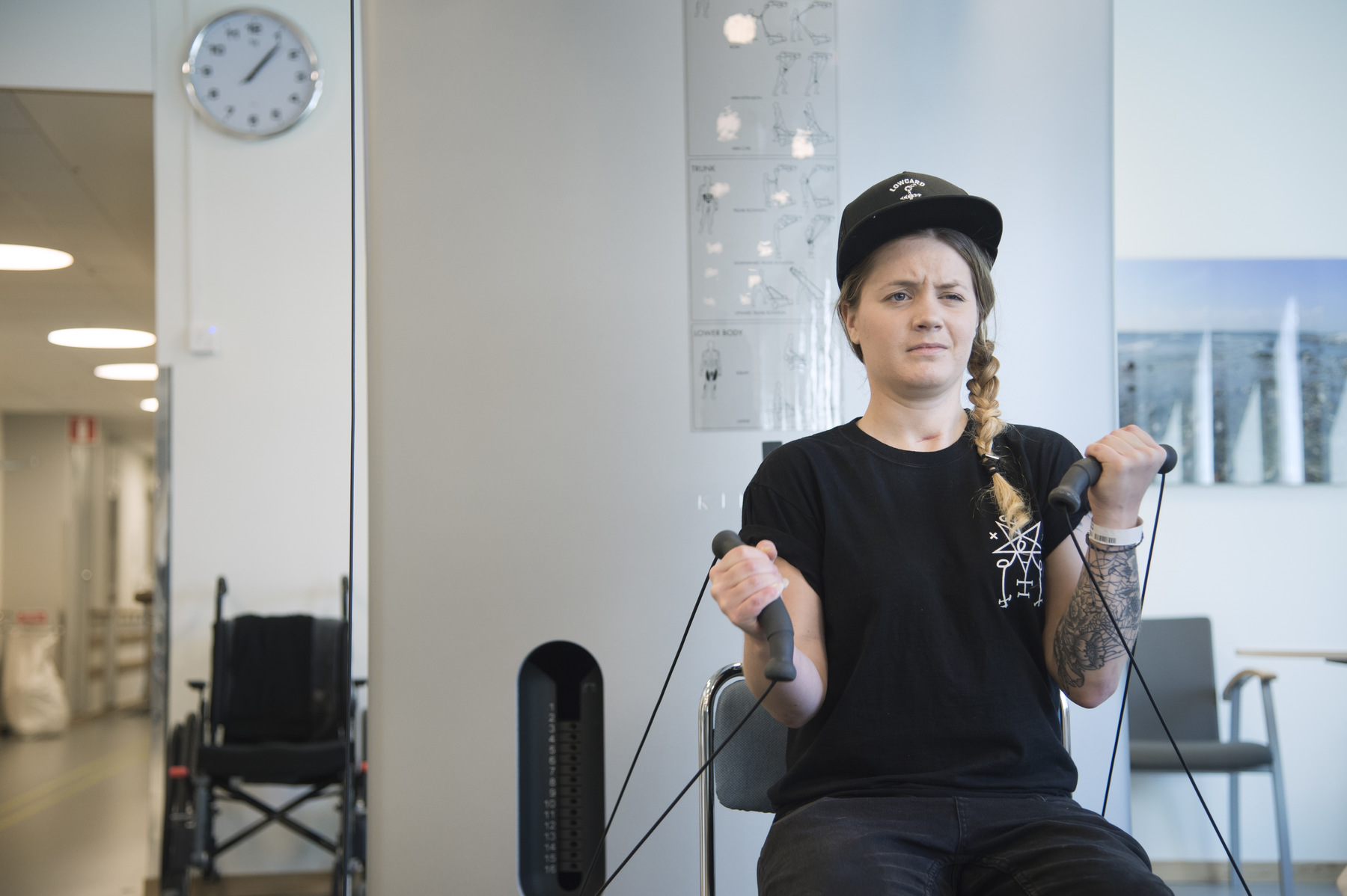 Photographer Anna Tärnhuvud - Several surgeries have made her immobile, but she is determined - she will go skateboarding again.