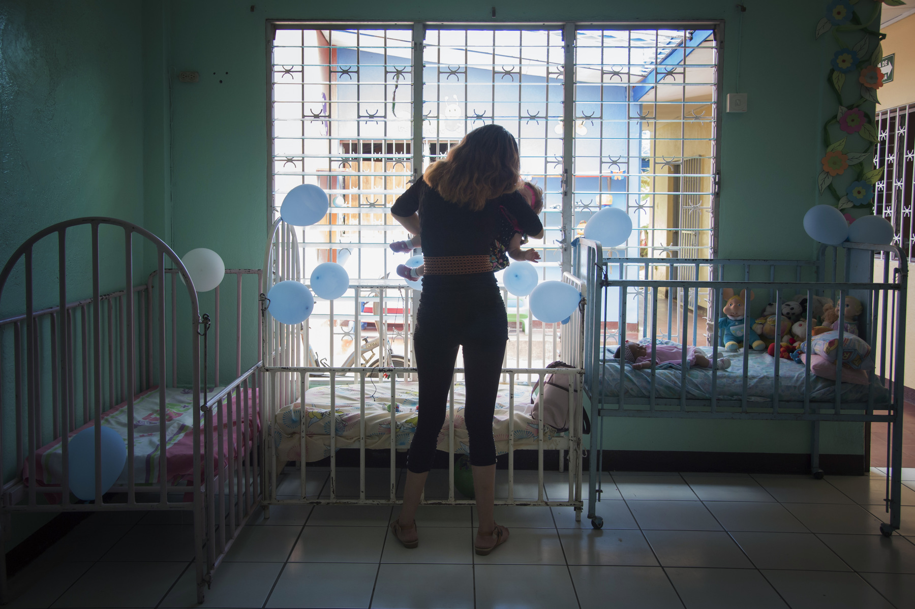 Photographer Anna Tärnhuvud - In the beginning, I did not even know how to hold a baby, but Im learning. I dream of seeing my daughter grow up, go to school and get a better life. Cielo, 17 years.