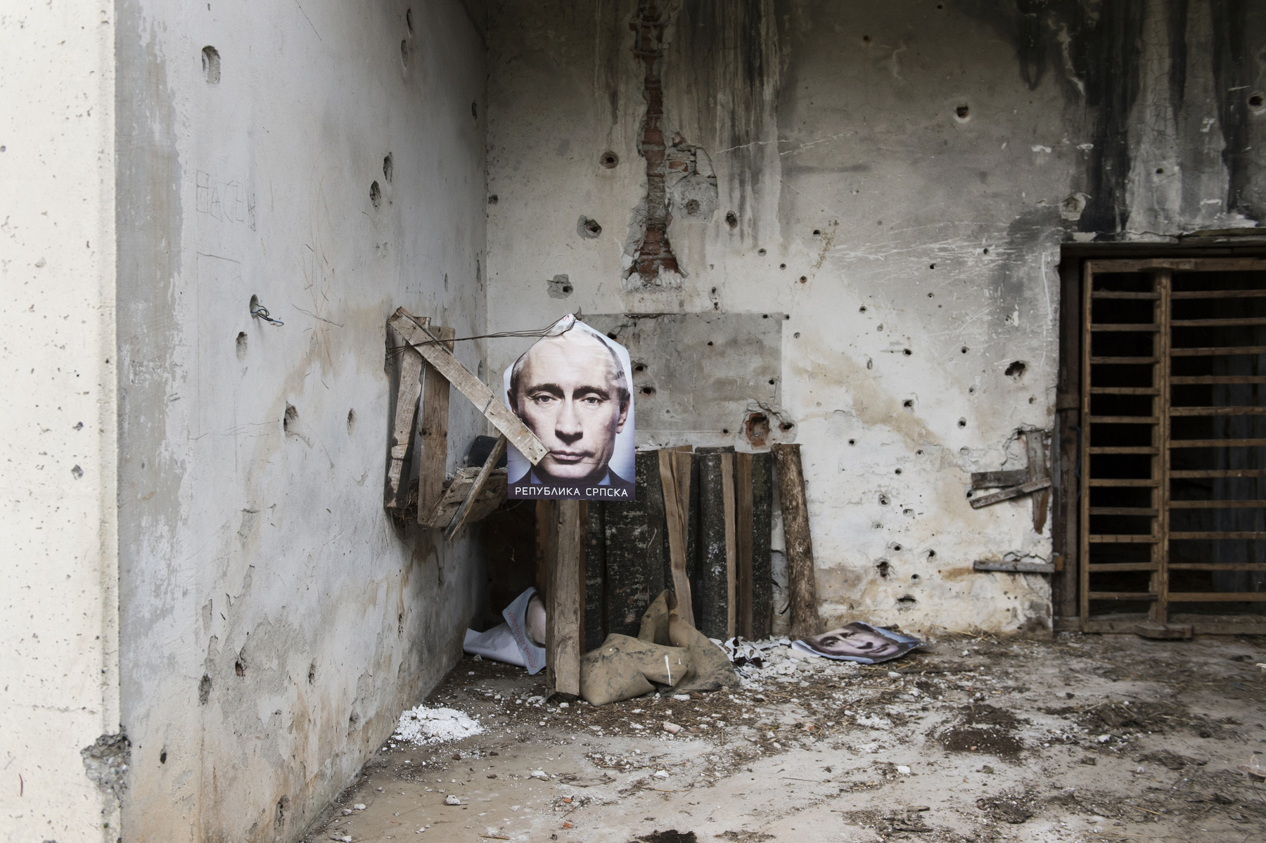 Photographer Anna Tärnhuvud - Bosnian Serbs sees Putin as their ally. His pictures hung everywhere in the Serbian republic in 2015, even in places where Bosnian Muslims were killed 20 years ago.