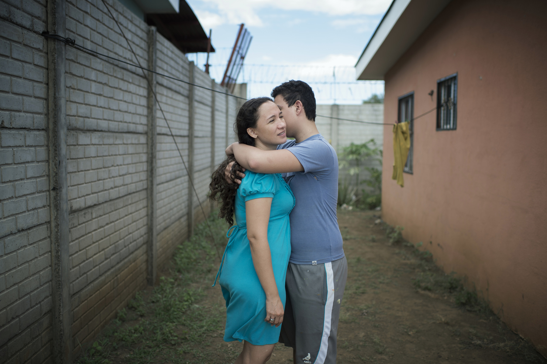 Photographer Anna Tärnhuvud - Leslie thought she was going to die. While she wasnt getting any help she she kept thinking of her nine years old son - who could become an orphan.