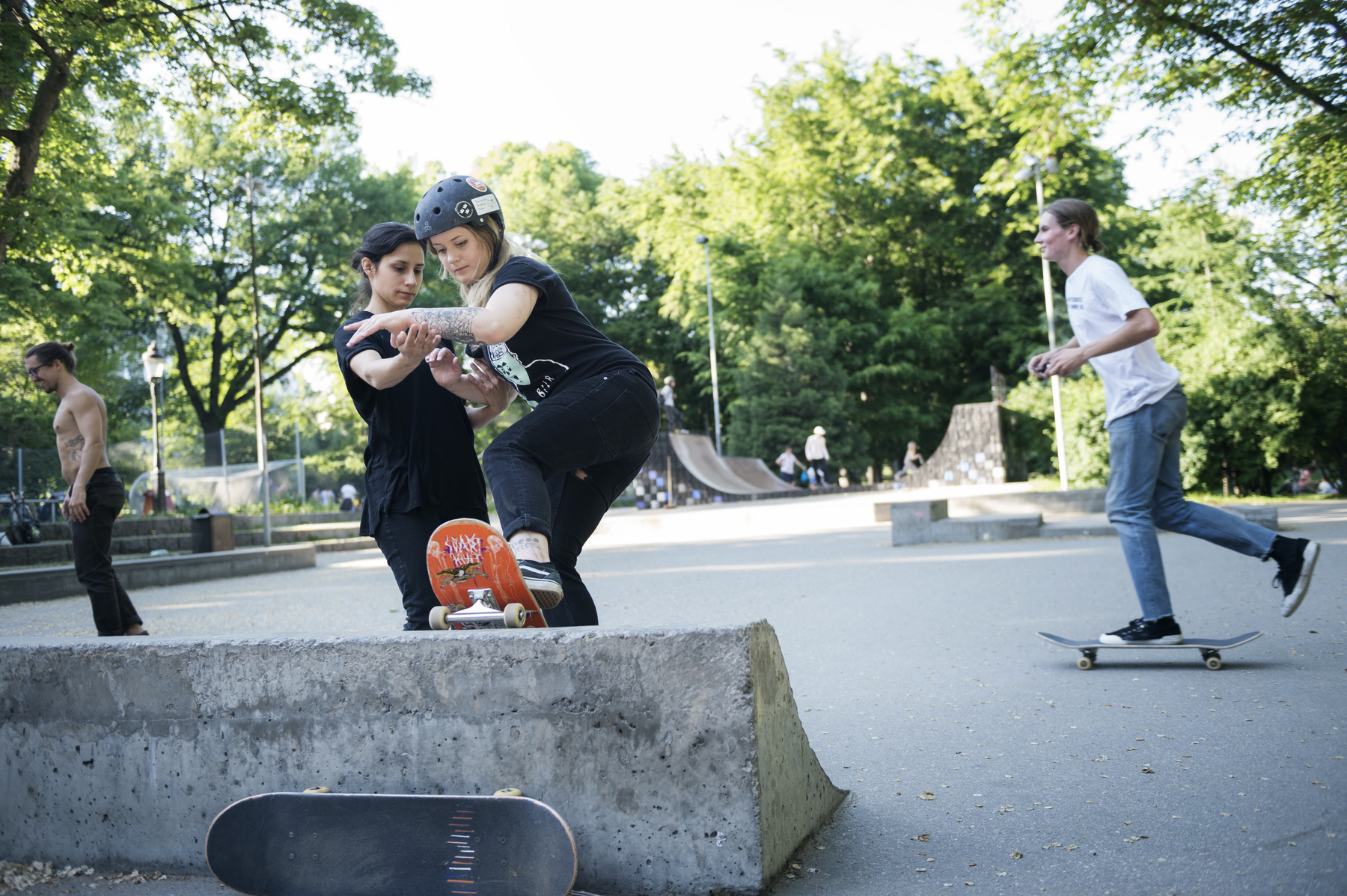 Photographer Anna Tärnhuvud - The last time I met Malin I joined her to the skate park in Humlegården. After many failed attempts, suddenly she drops from the top of the mini-ramp and turns into a kickturn. Her friends cheer when they realiza she just landed her first Rpck-to-fakie. 