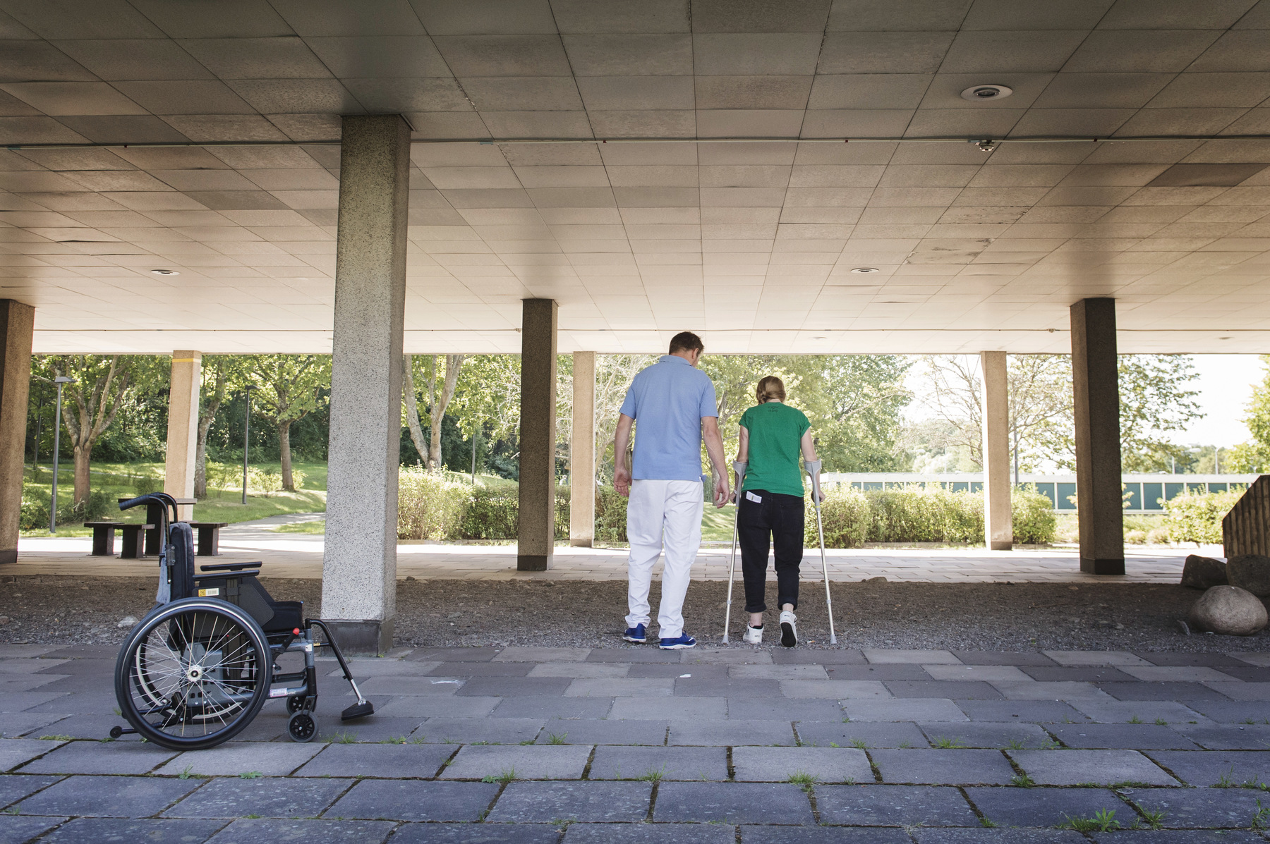 Photographer Anna Tärnhuvud - In August 2015, Malin gets help to start walking again. Several surgeries have made her immobile, but she is determined - she will go skateboarding again.