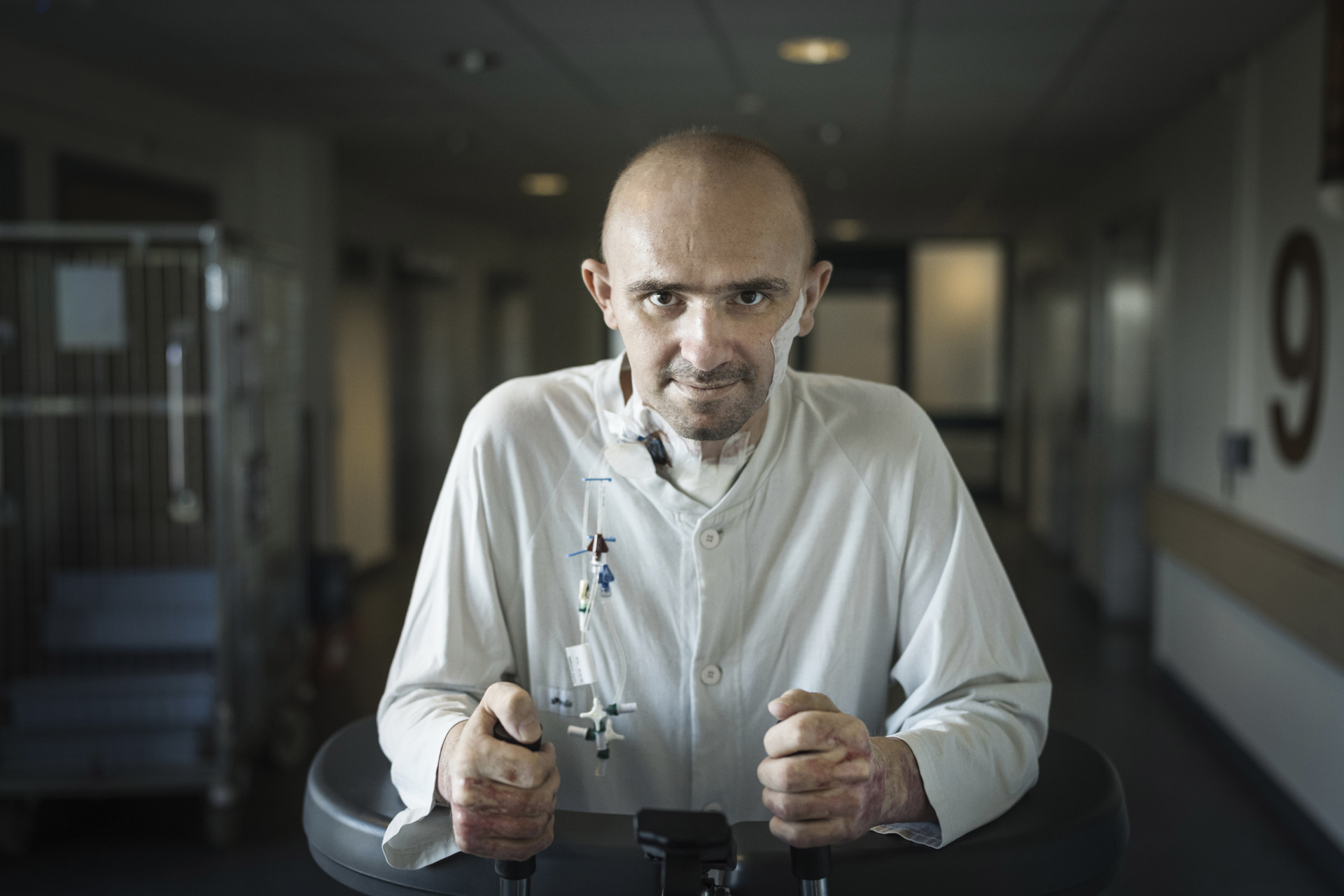 Photographer Anna Tärnhuvud - Ukrainian soldier who is being treated for severe burns at Akademiska in Uppsala.