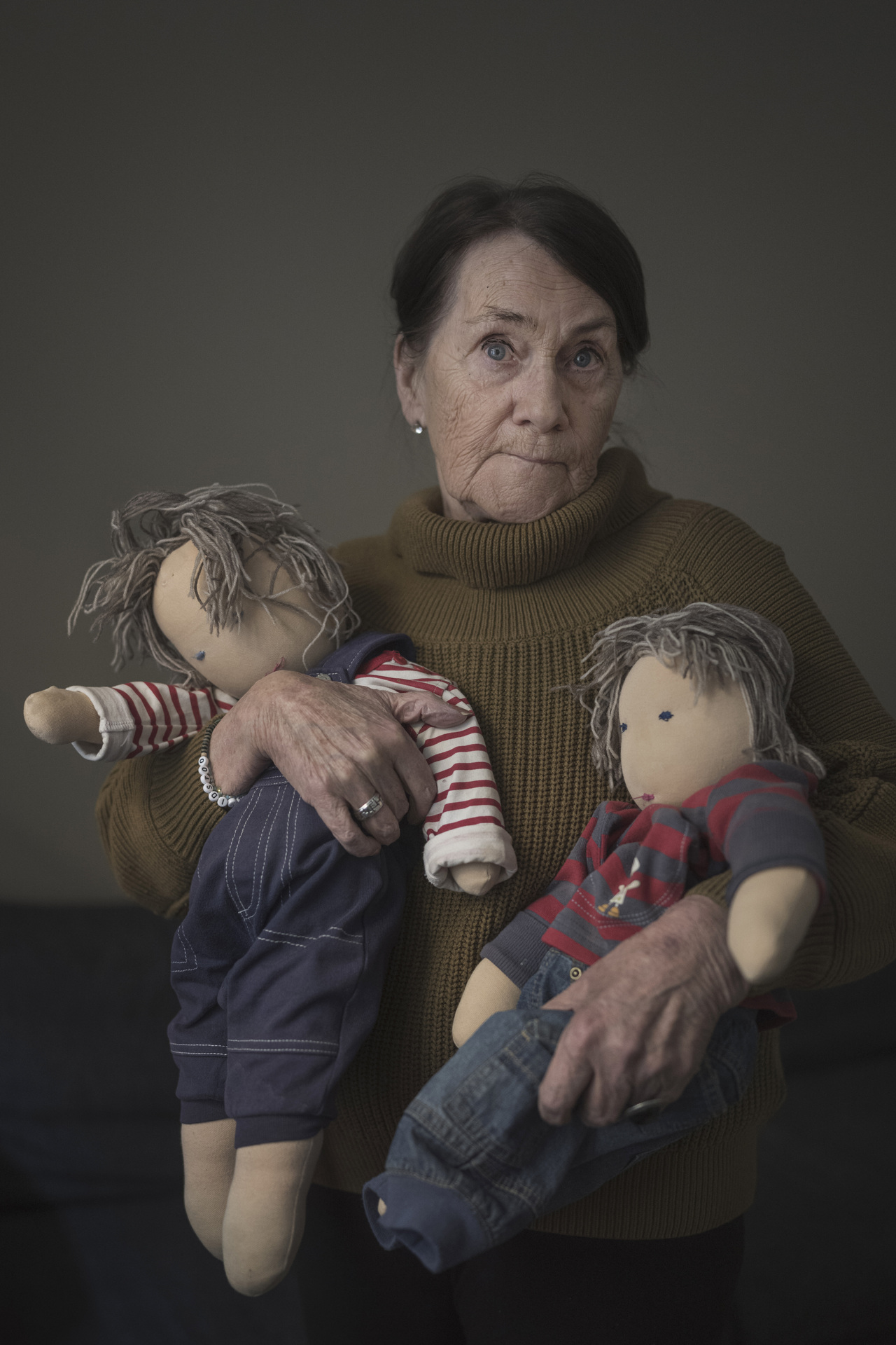 Photographer Anna Tärnhuvud - Birgitta at Barnahus in Stockholm. She helps children who have been victims of serious crimes. Tidningen Vi.