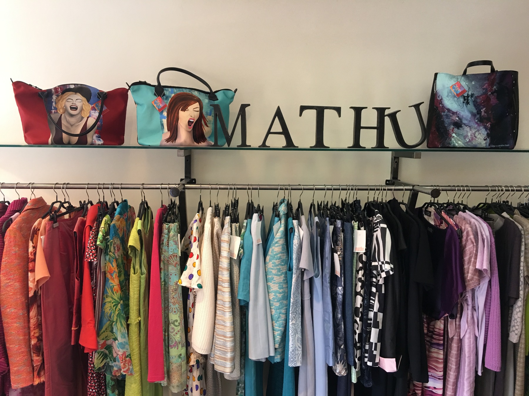 Graphit und Farbe - mathu Modedesign & Modewerkstatt, Wien www.mathu.at