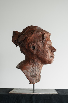 Galerie op 11 - Portret gepatineerde rode chamotteklei augustus 2015