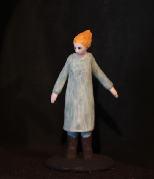 Lina Eriksson-keramikkonstnär - Heavy boots to keep her stady on the ground. 2017 Porcelain and stoneware. H:15cm