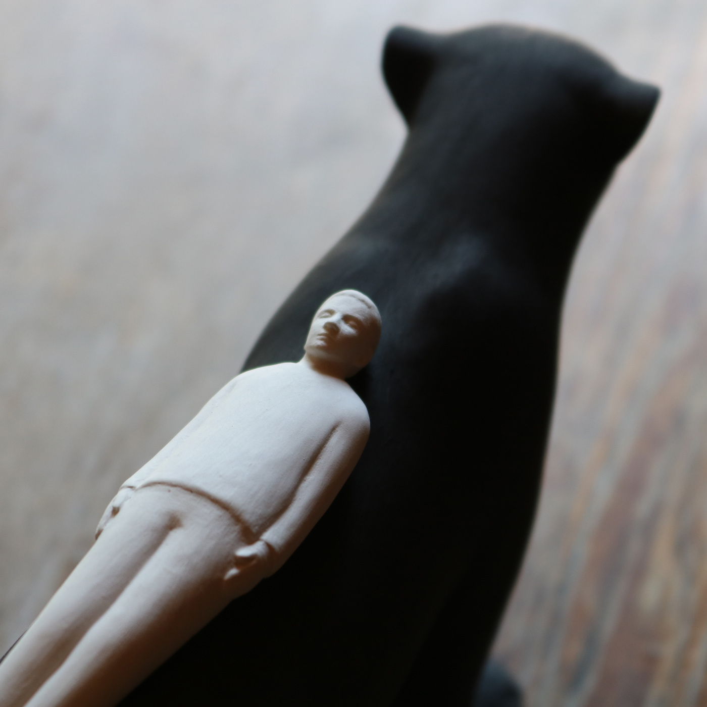 Lina Eriksson-keramikkonstnär - Överlåtelse. Porcelain and stoneware. H:16cm