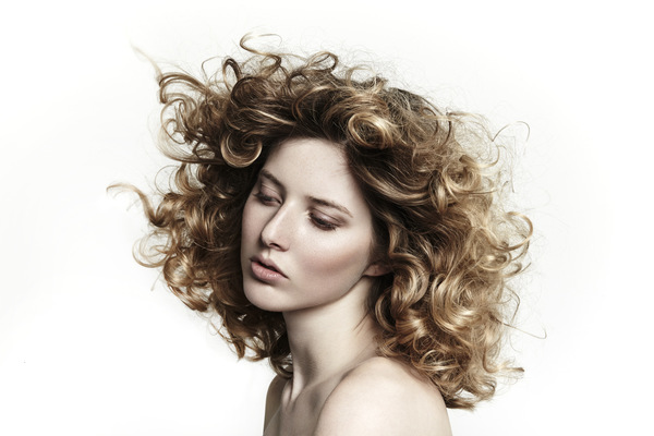 Noemie Masselin Make-Up ,Hair Artist - Photo by Eleonora Bravi Hairstylist :Stéphane Bodin