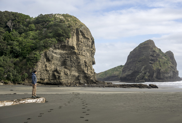 Leyla Kazim | Photography - Piha beach, Auckland - New Zealand