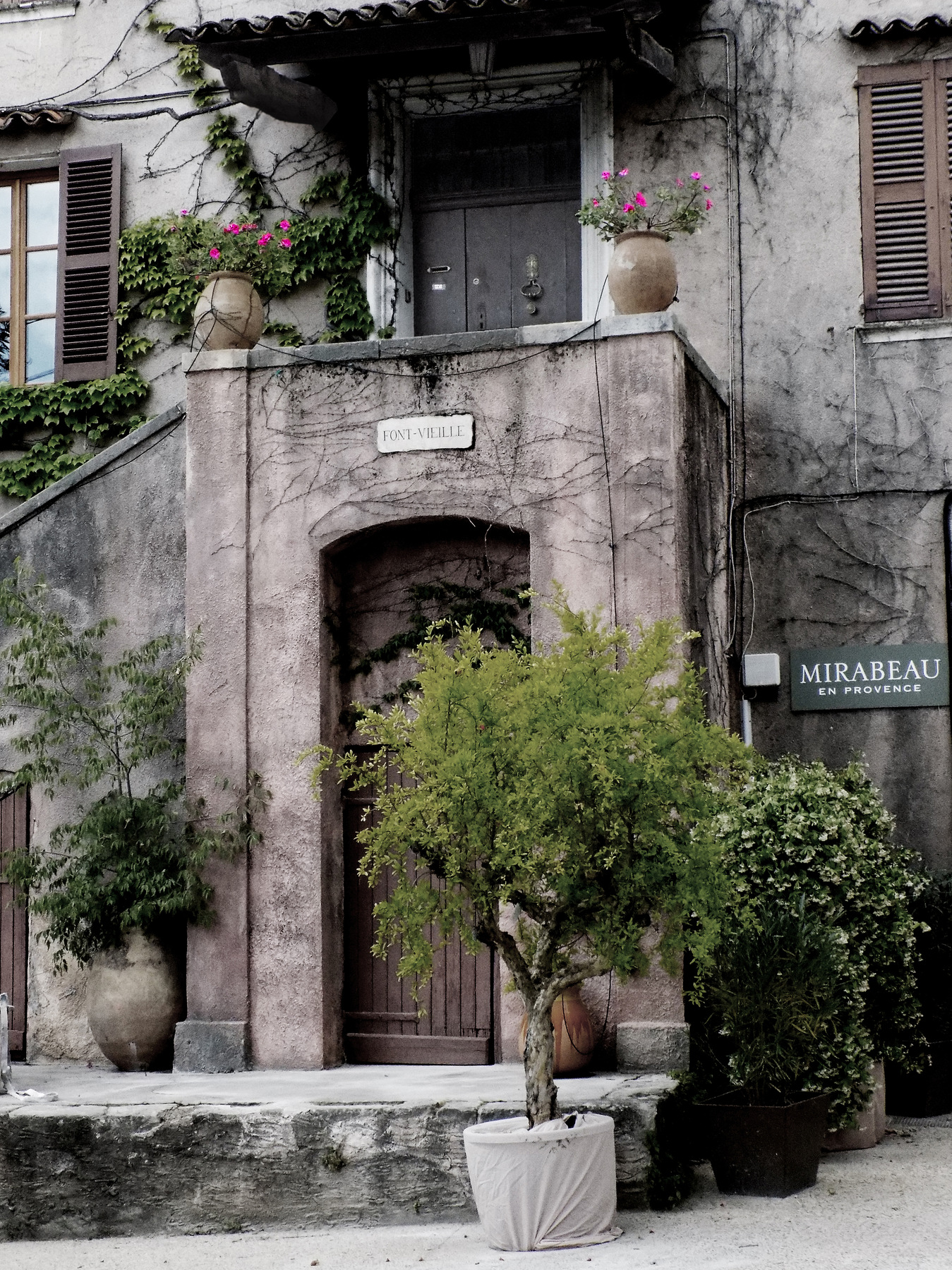 studio svart ateljé vit - Entrance in Provence