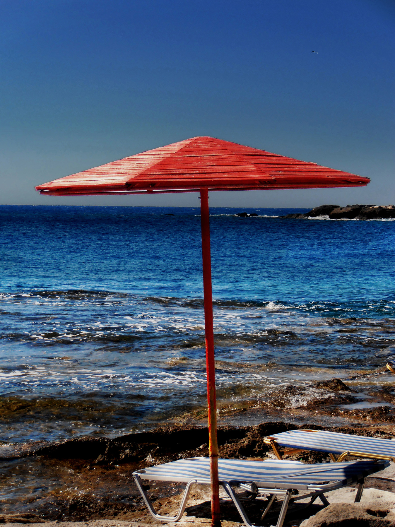 studio svart ateljé vit - Beach umbrella by the sea