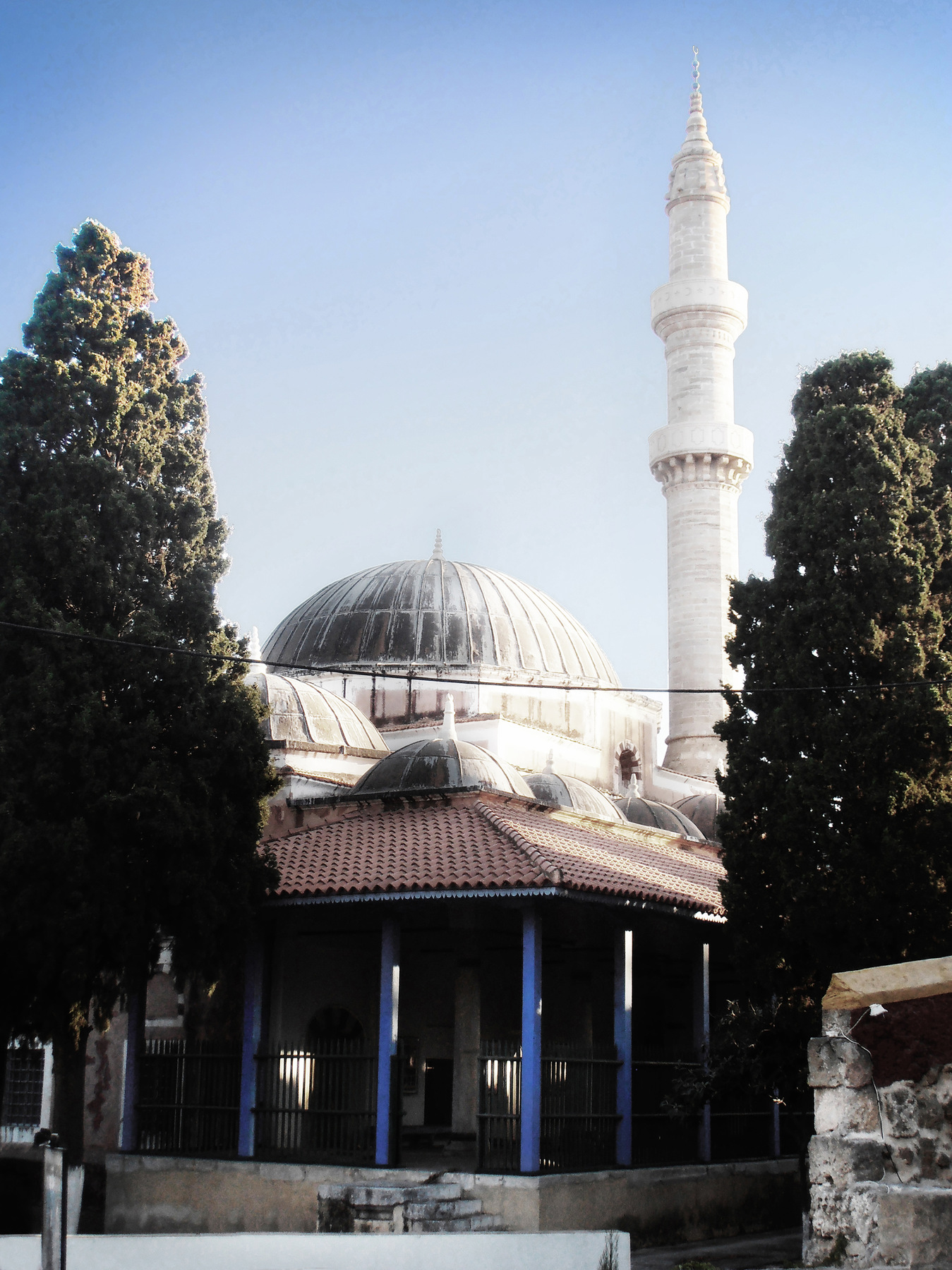 studio svart ateljé vit - Turkish minaret Rhodes