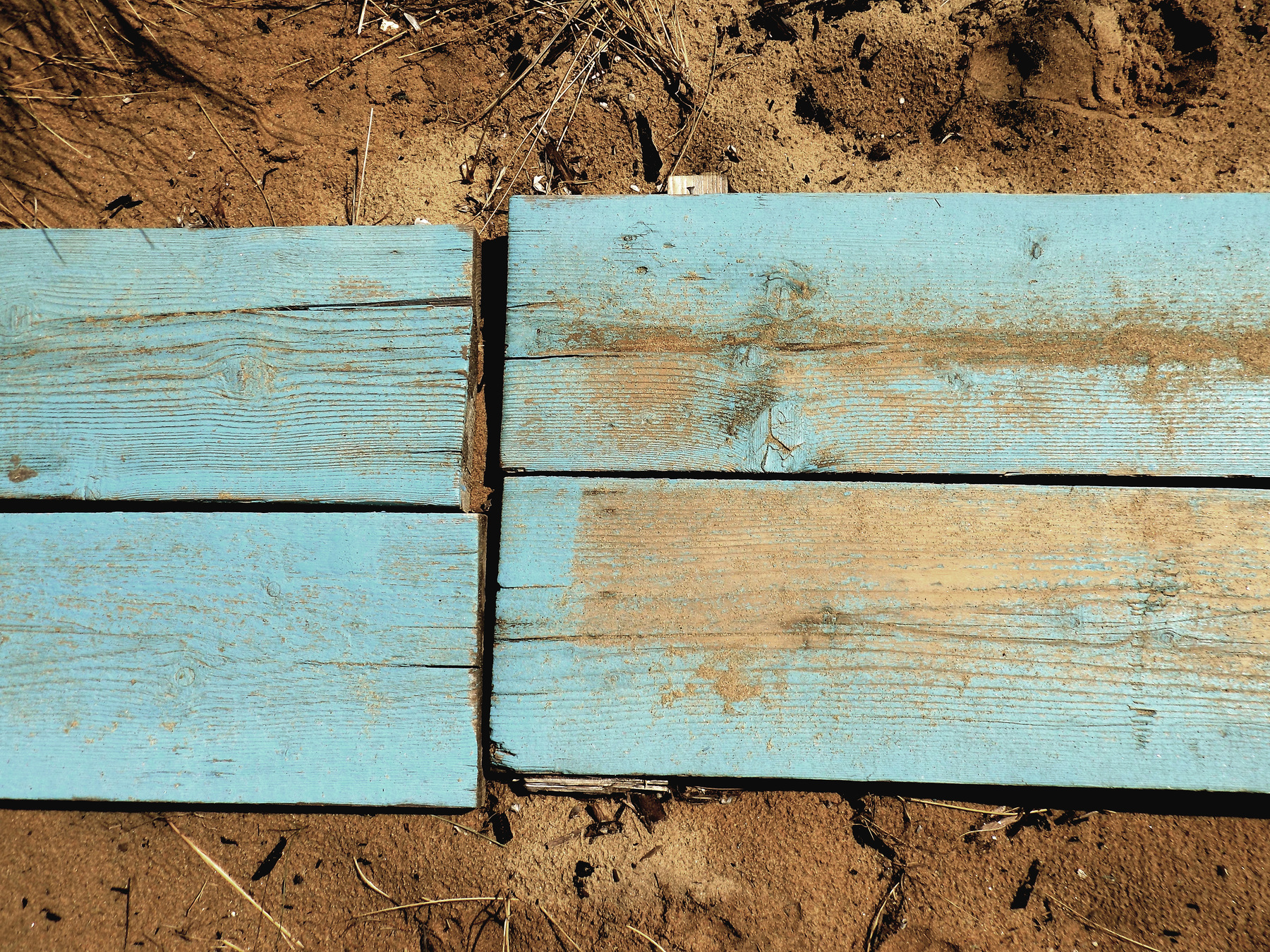 studio svart ateljé vit - Walking boards at the beach