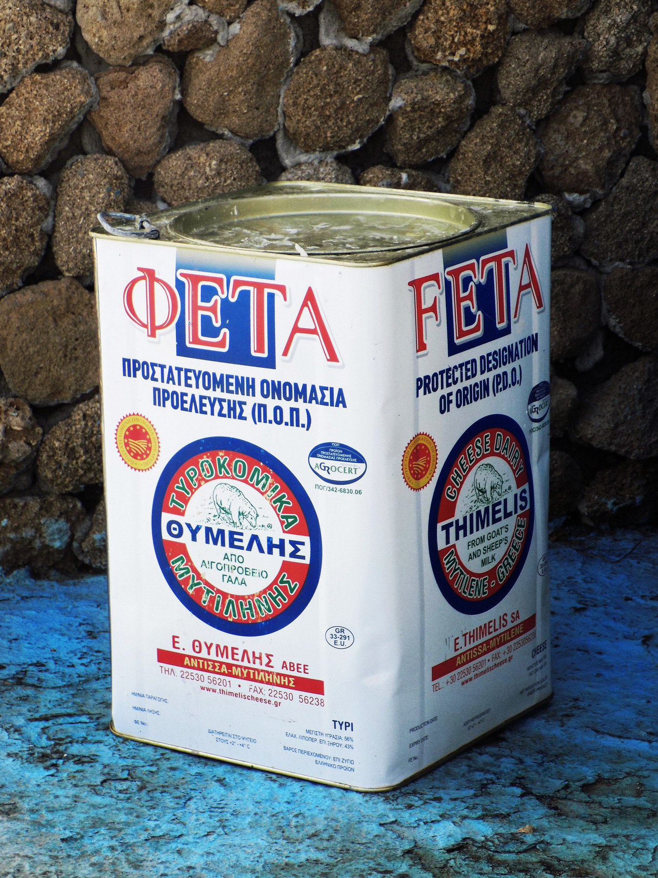 studio svart ateljé vit - Used tin thump of feta cheese
