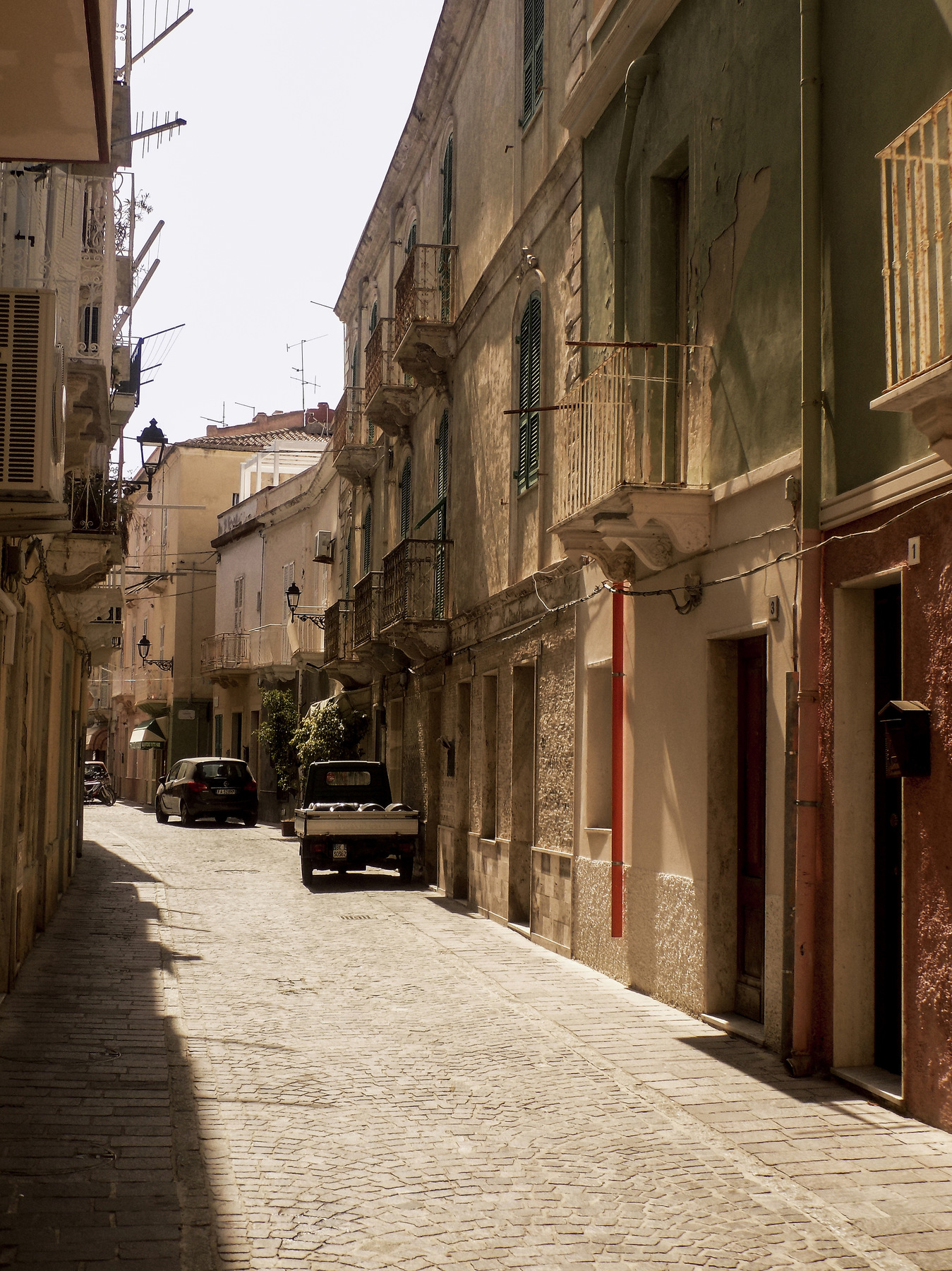 studio svart ateljé vit - Street in Carloforte, San Pietro