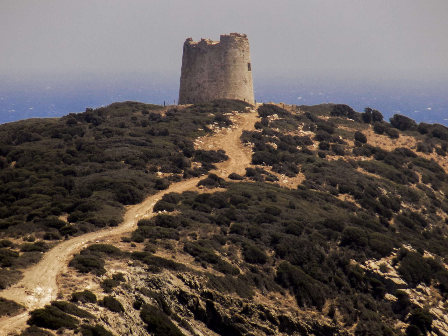 studio svart ateljé vit - Defense Tower on the hill at Sardinia