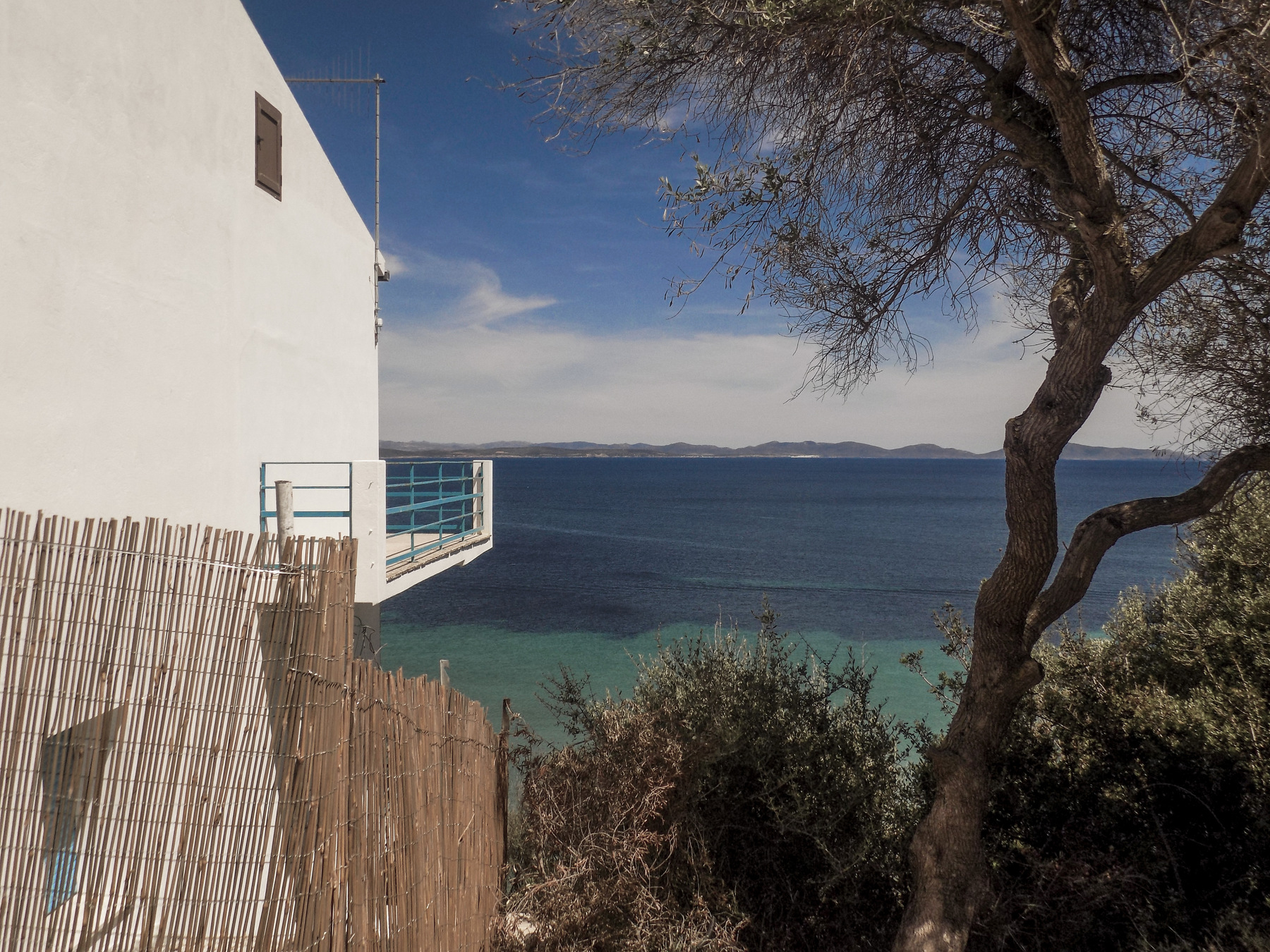 studio svart ateljé vit - Sea view at SantAntioco