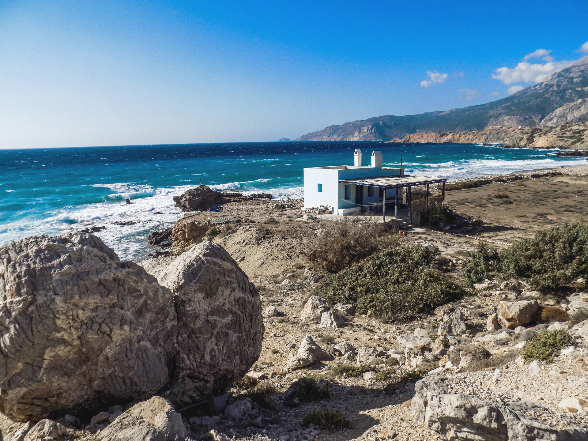 studio svart ateljé vit - Lonely house by the beach, Karpathos