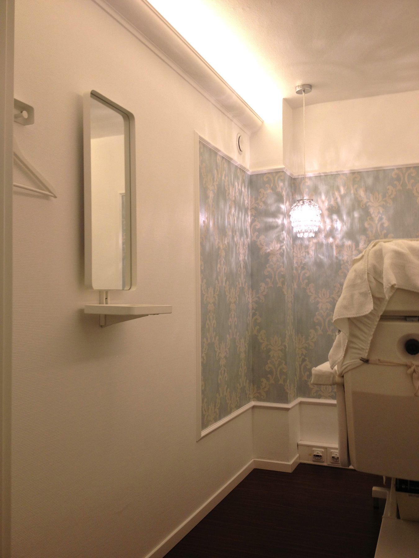 heikeschroeder.com - Kosmetikraum. Mit Lüftungssystem, variablem Licht und Musik.