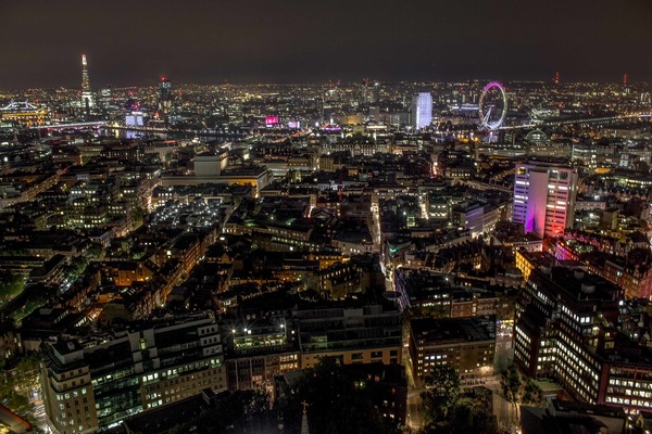 David Wallace Shoots Photographer - City Wide.