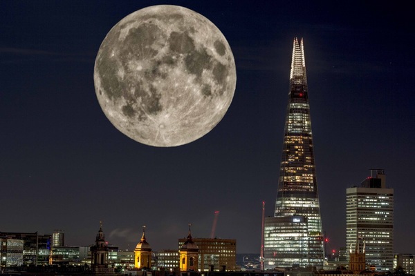 David Wallace Shoots Photographer - Lunar Shard.