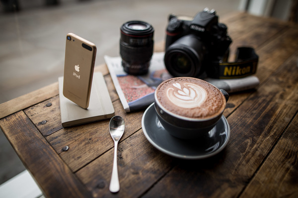 David Wallace Shoots Photographer - Coffee Flicks