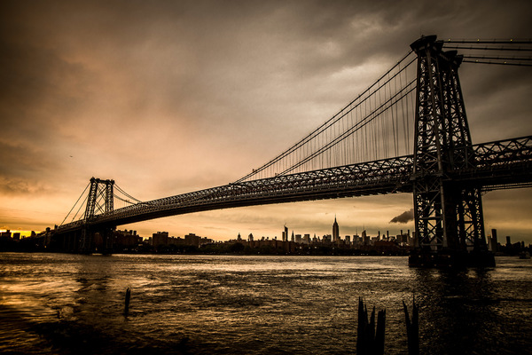 David Wallace Shoots Photographer - NYC, Manhattan bridge, sunset.