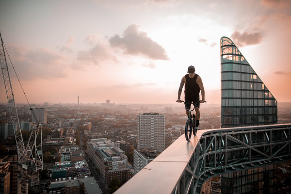 David Wallace Shoots Photographer - Riding London