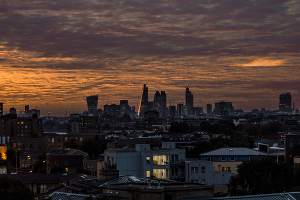 David Wallace Shoots Photographer - LDN from the East.
