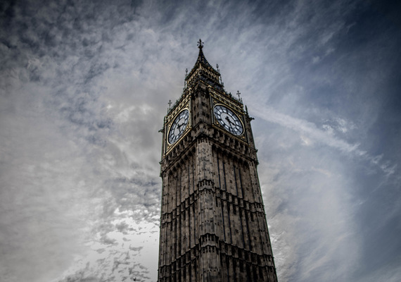 David Wallace Shoots Photographer - Big Ben.