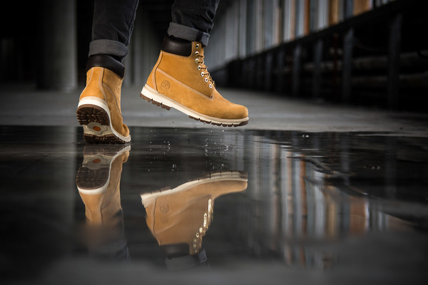 David Wallace Shoots Photographer -