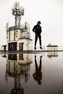 David Wallace Shoots Photographer -
