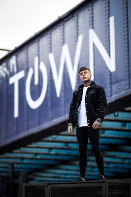 David Wallace Shoots Photographer -