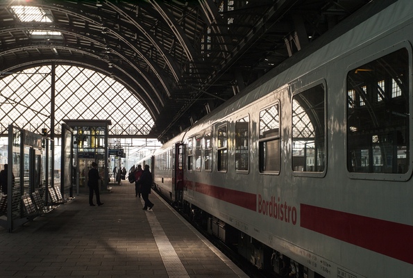 Kai Michael Neuhold - Fotojournalist - Bahnhof Dresden-Neustadt