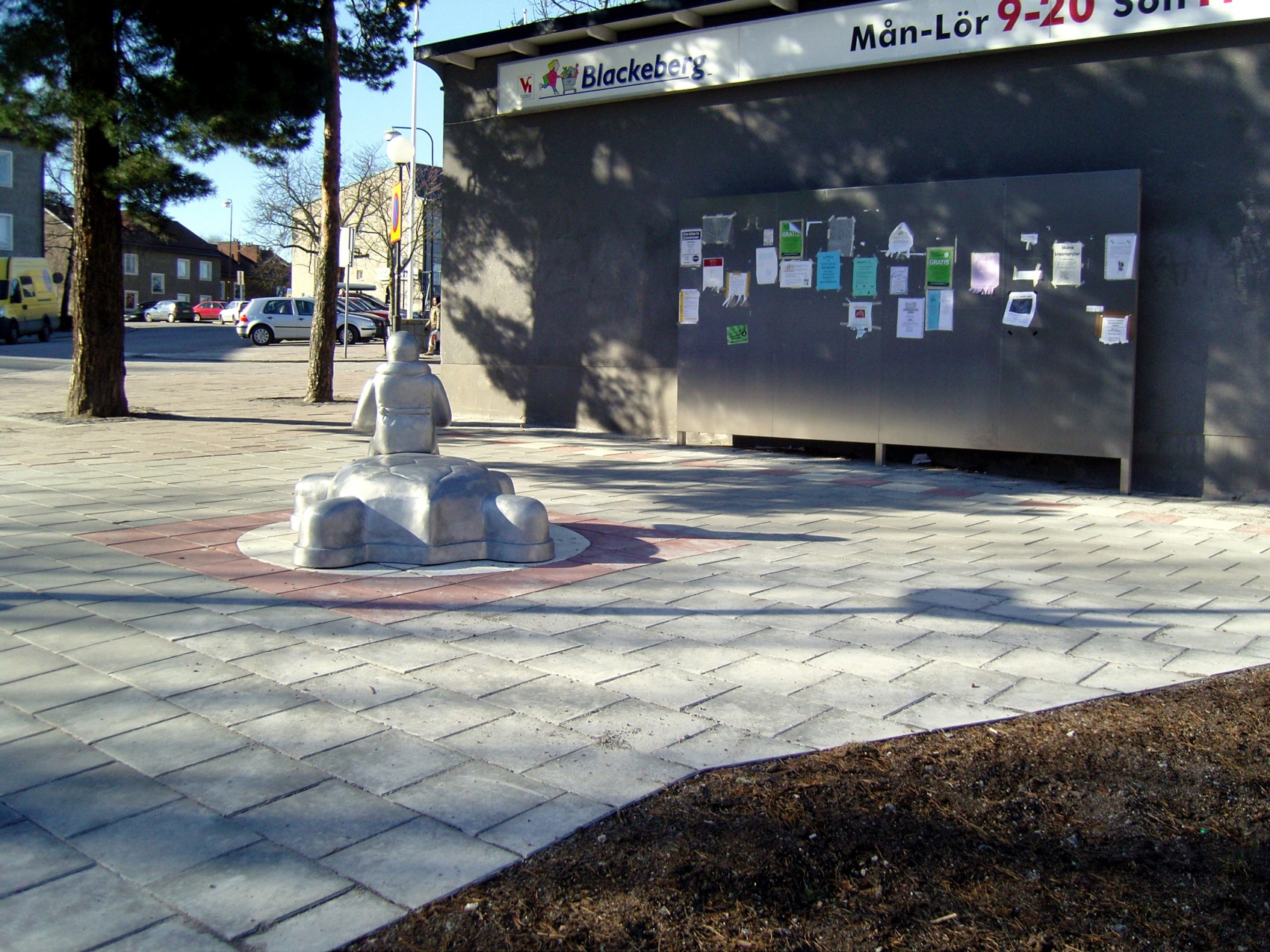 www.lenaflodman.com - Depot and Turtlerallydriver, aluminum + stainless steel + ground pattern. Placed in Blackeberg centrum as a gift from Familjebostäder to Blackeberg 2008