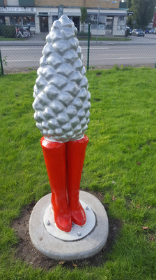 www.lenaflodman.com - Kotten, fibreglass+aluminum One of five sculptures in Kotten & Co for Geijerskolan Limhamn, Malmö. Inaugurated 22 Sept 2017. http://www.mynewsdesk.com/se/malmo/pressreleases/skolans-nya-skulpturer-goer-succe-2160564
