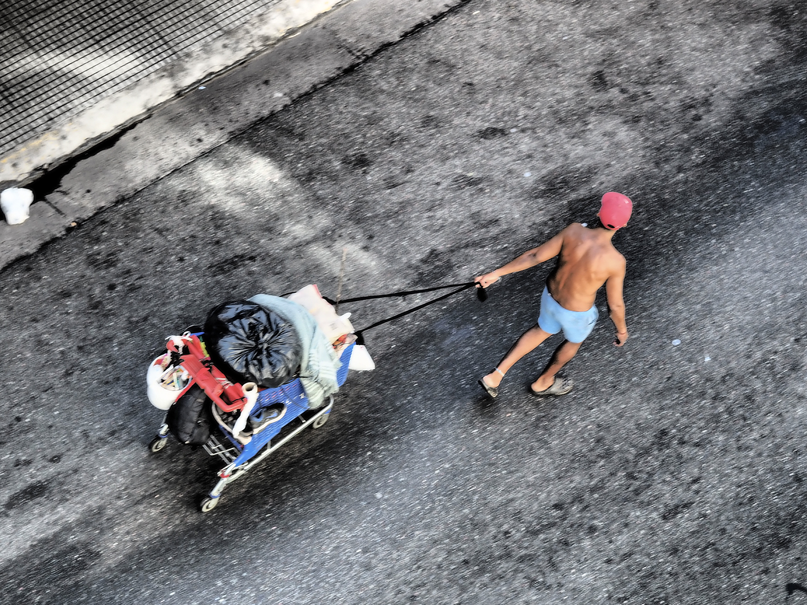 linda cartridge photographer and artist - searching the trash bins Buenos Aires Argentina 2025