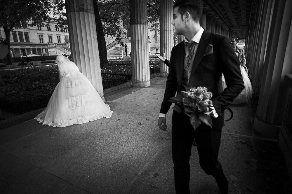 John T. Pedersen Photography - London Bride on the move