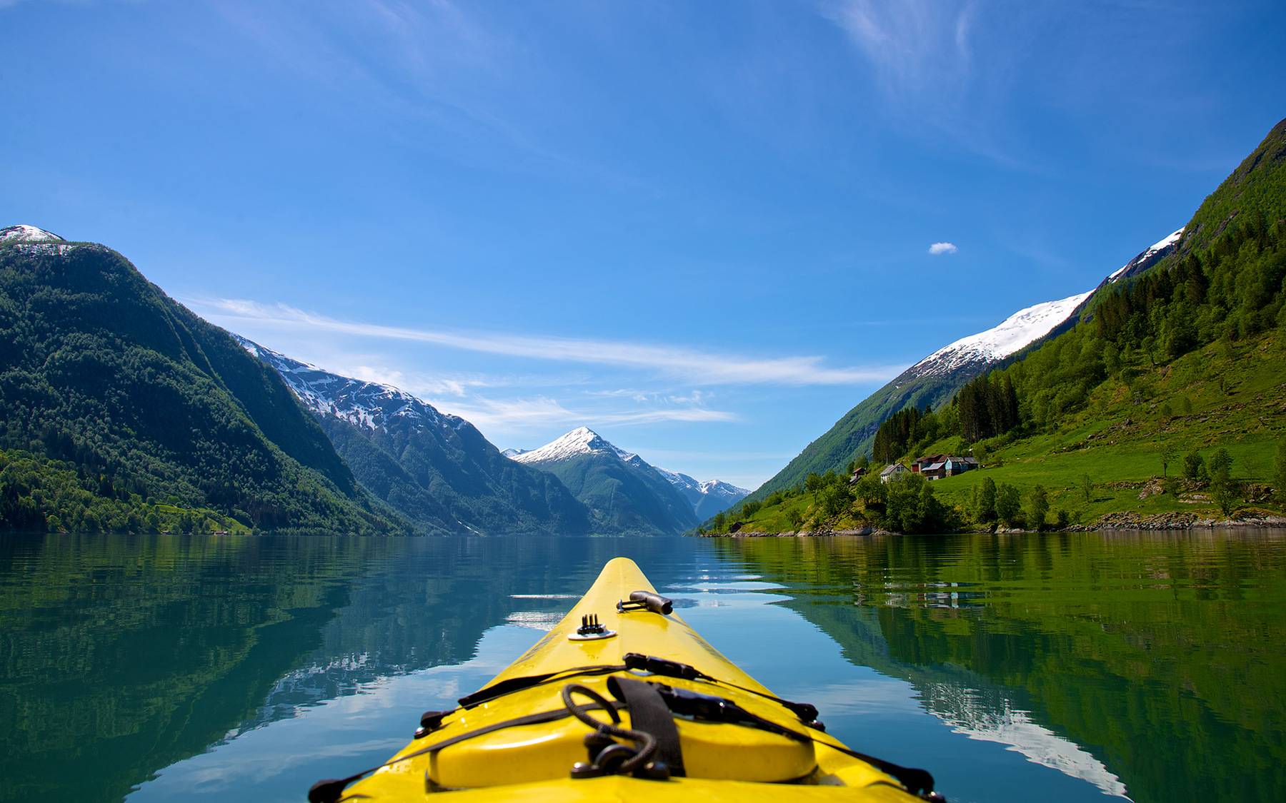 EPIC FJORDS - Kayaking on the Fjærlandsfjord