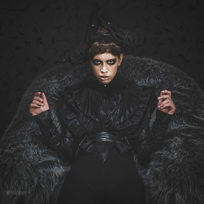 Dubai Photographer underwater, fashion, commercial, corporate, wedding - Studio fashion shoot