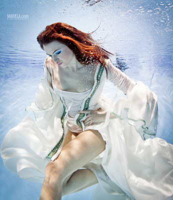 Dubai Photographer underwater, fashion, commercial, corporate, wedding - Underwater shoot for designer model Paula