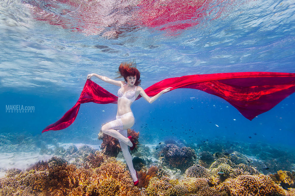 Dubai Photographer underwater, fashion, commercial, corporate, wedding - Axami Advertising Campaign model Krysia Ksiezyk