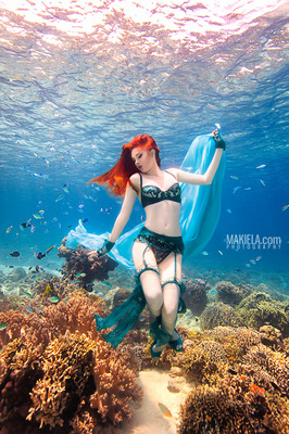 Dubai Photographer underwater, fashion, commercial, corporate, wedding - Axami Advertising Campaign model Krysia Ksiezyk