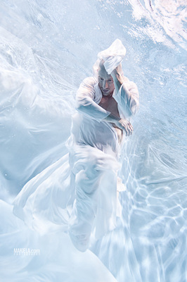 Dubai Photographer underwater, fashion, commercial, corporate, wedding - Underwater shoot for designer model Goody
