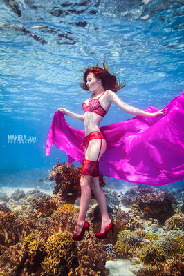 Dubai Photographer underwater, fashion, commercial, corporate, wedding - Axami Advertising Campaign model Krysia Ksiezyk